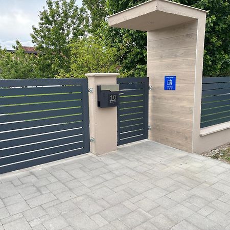 Apartmán Kod Dide - Entry With Pin 0-24H Slavonski Brod Exteriér fotografie