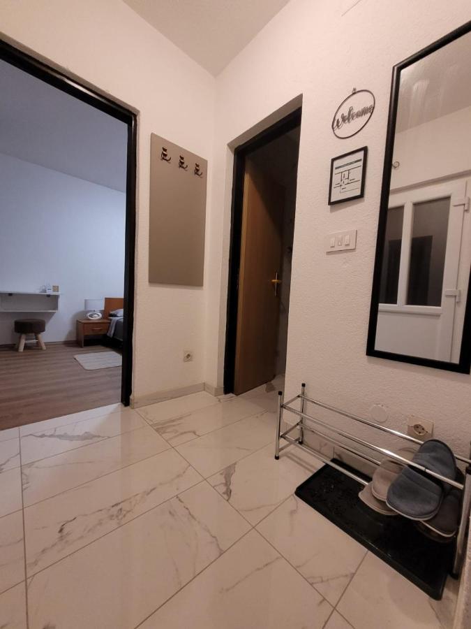 Apartmán Kod Dide - Entry With Pin 0-24H Slavonski Brod Exteriér fotografie