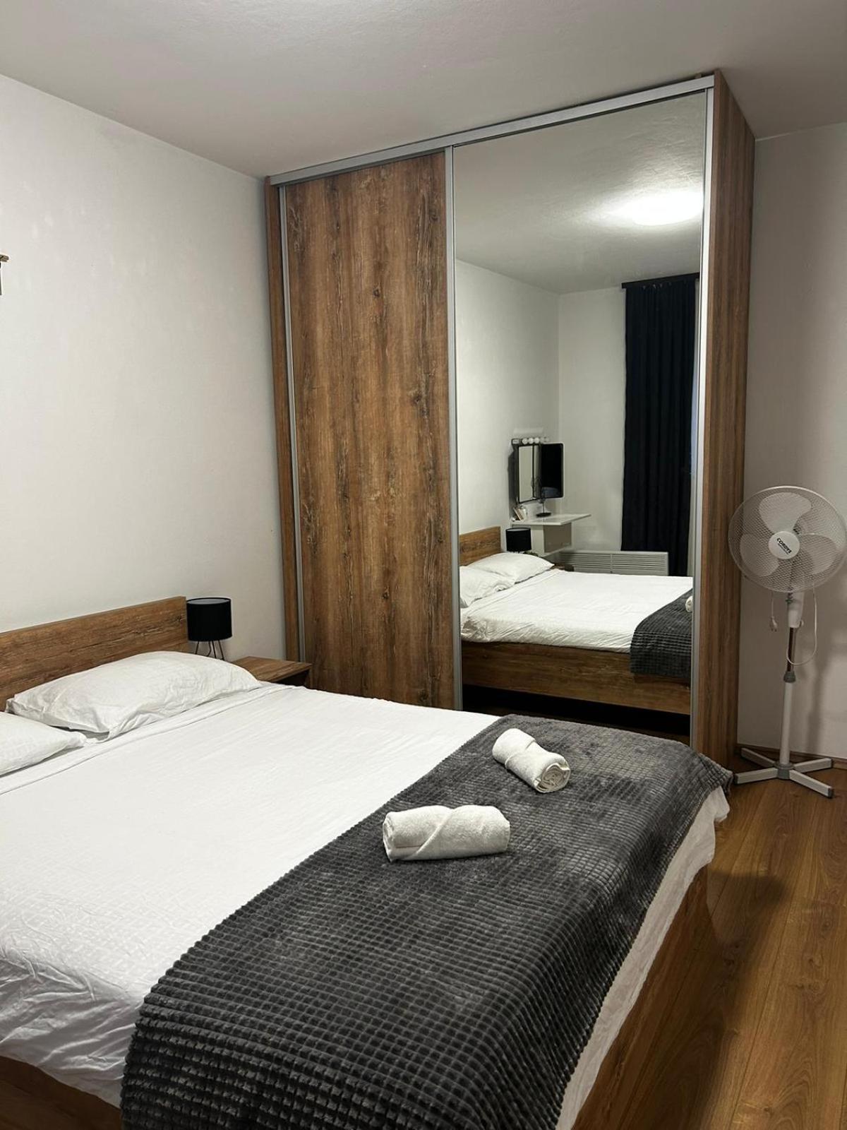 Apartmán Kod Dide - Entry With Pin 0-24H Slavonski Brod Exteriér fotografie