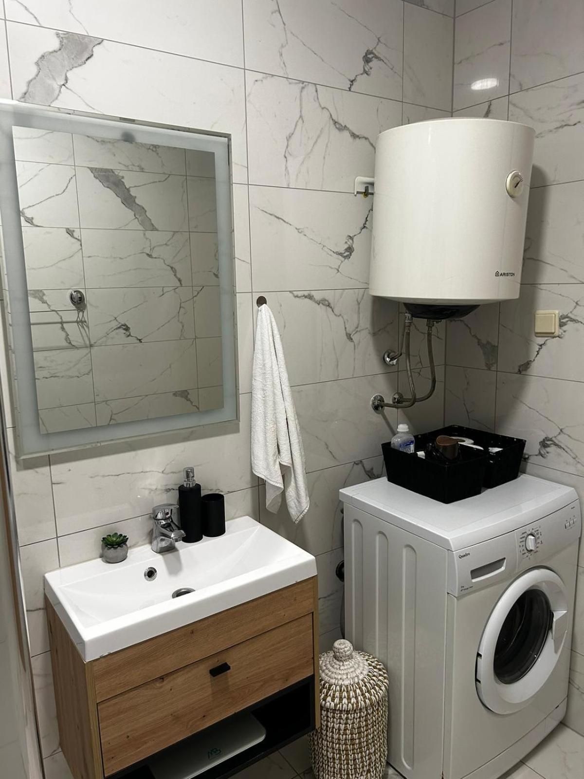 Apartmán Kod Dide - Entry With Pin 0-24H Slavonski Brod Exteriér fotografie