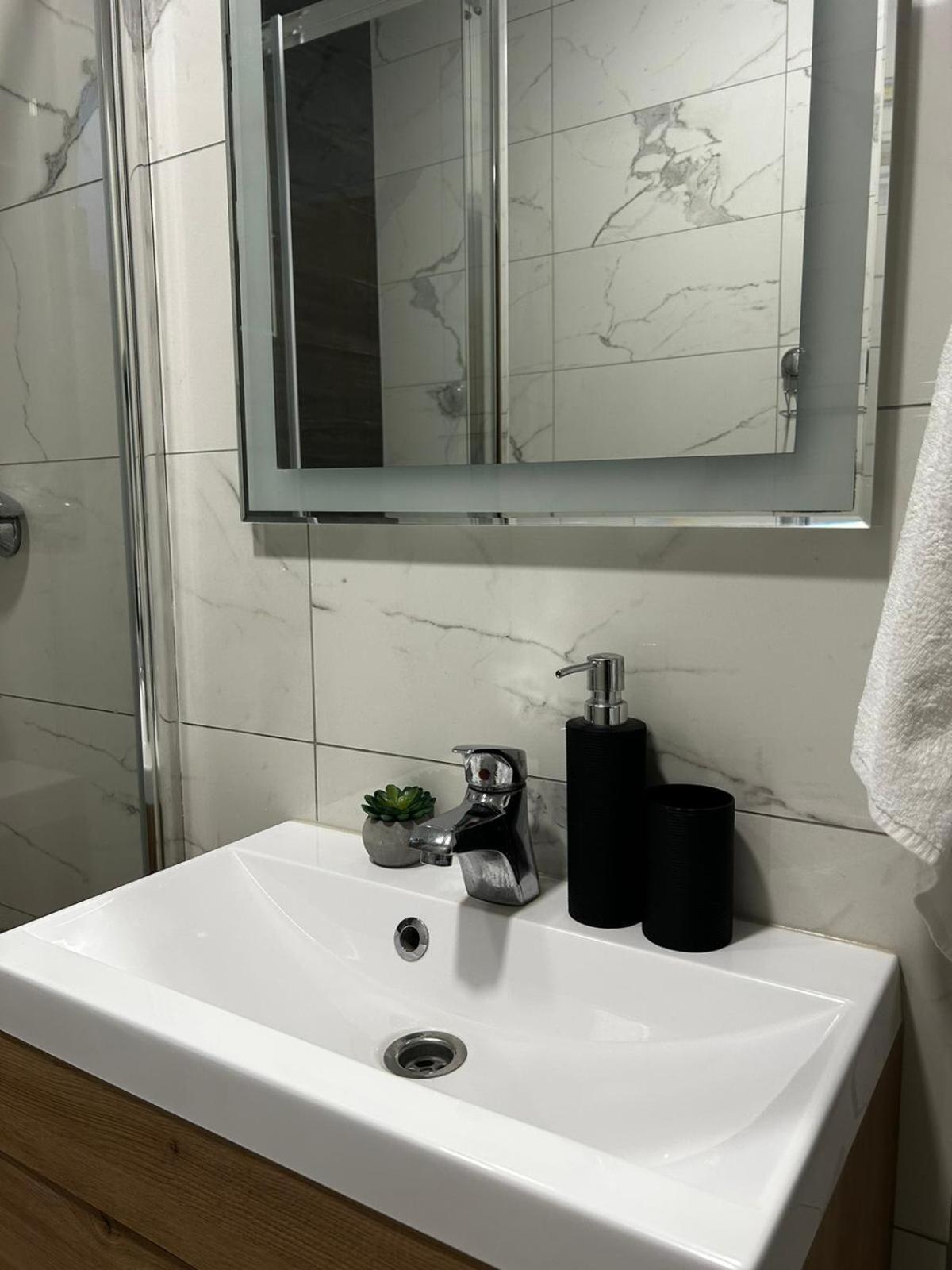 Apartmán Kod Dide - Entry With Pin 0-24H Slavonski Brod Exteriér fotografie