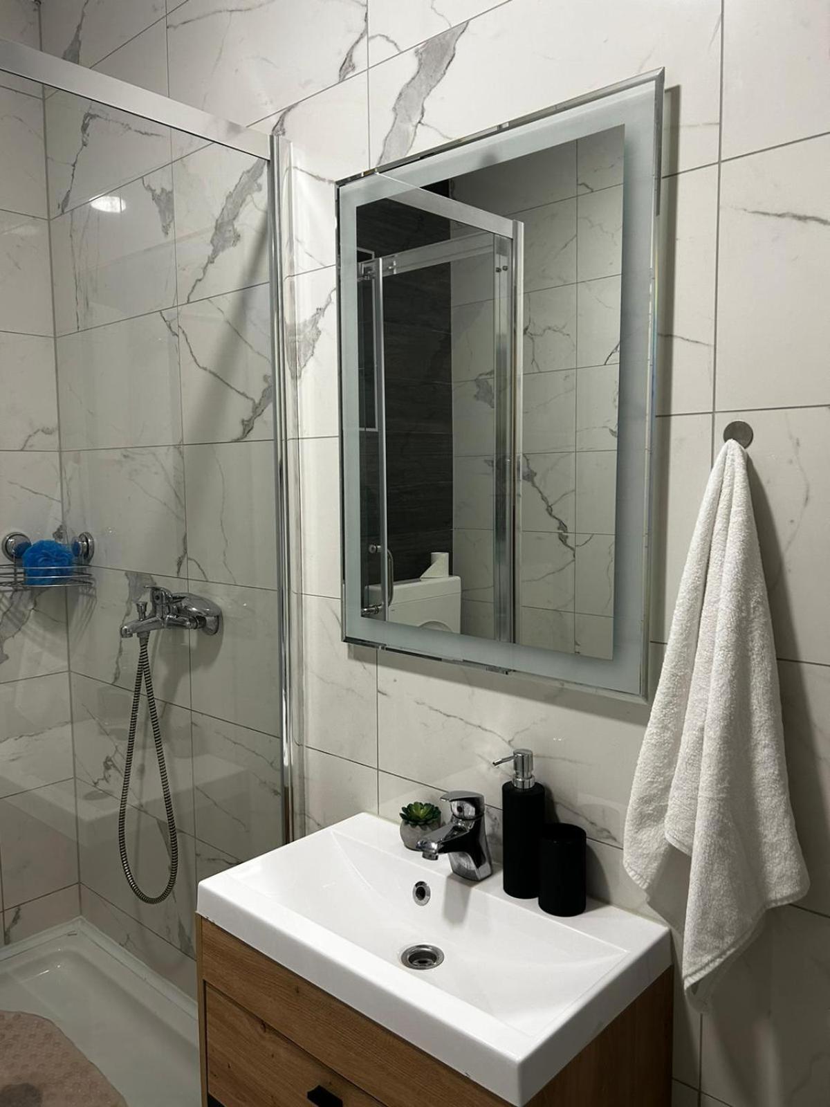 Apartmán Kod Dide - Entry With Pin 0-24H Slavonski Brod Exteriér fotografie