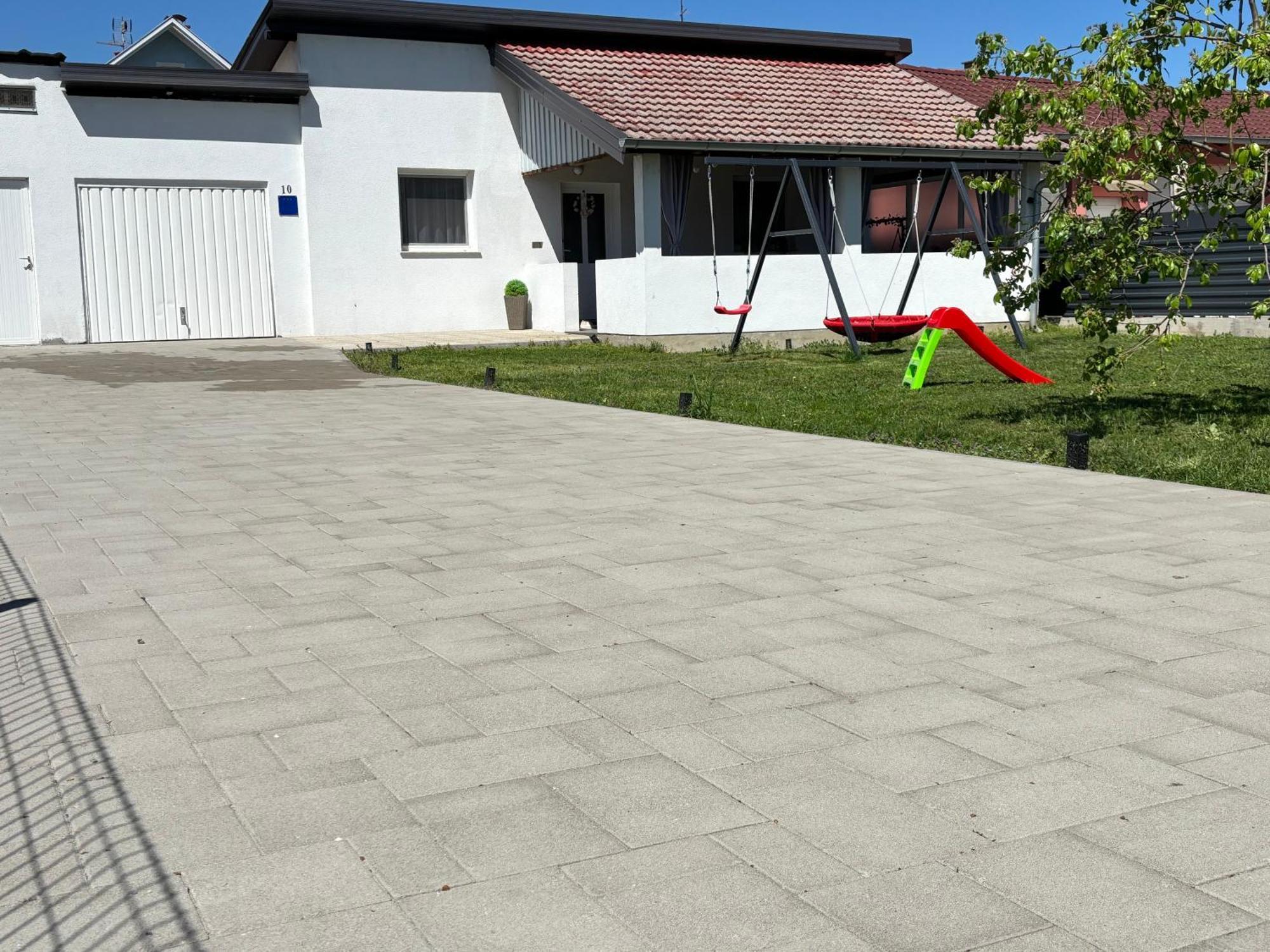 Apartmán Kod Dide - Entry With Pin 0-24H Slavonski Brod Exteriér fotografie